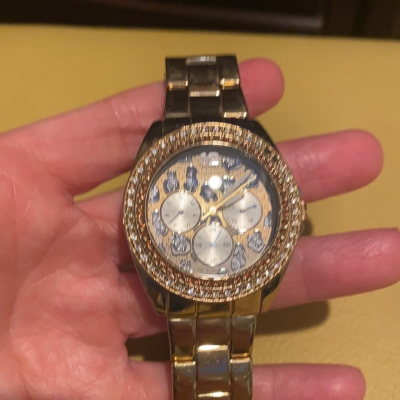 Guess Rinestone leopard print watch 👌😘👏🥰🤗❤️ - Picture 2 of 9